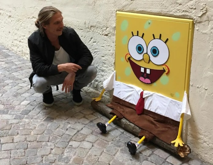 489399