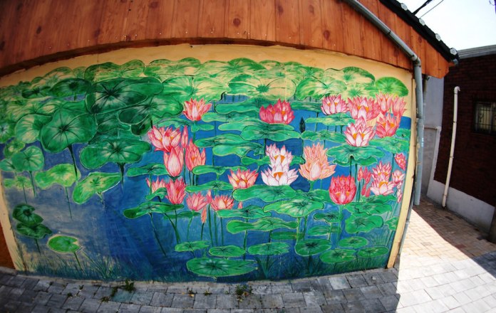 Street Art from Seoul Area, South Korea. Photo by Mark Johnson 24