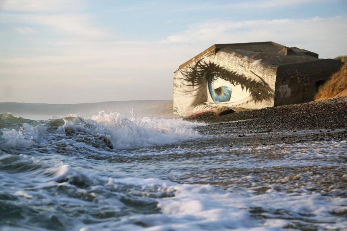 Graffiti mural by Näutil of a eye at beach in Siouville-Hague, France.