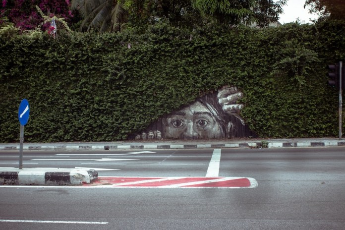 Street Art by Ernest Zacharevic in tribute to Pasha P183