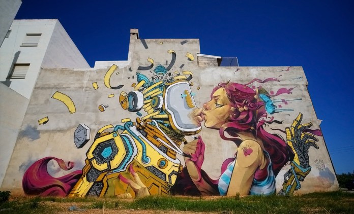 The First Kiss - Street Art by Isaac Mahow in Torreblanca, Spain