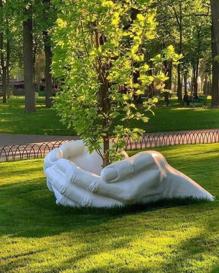 Give sculpture by Lorenzo Quinn