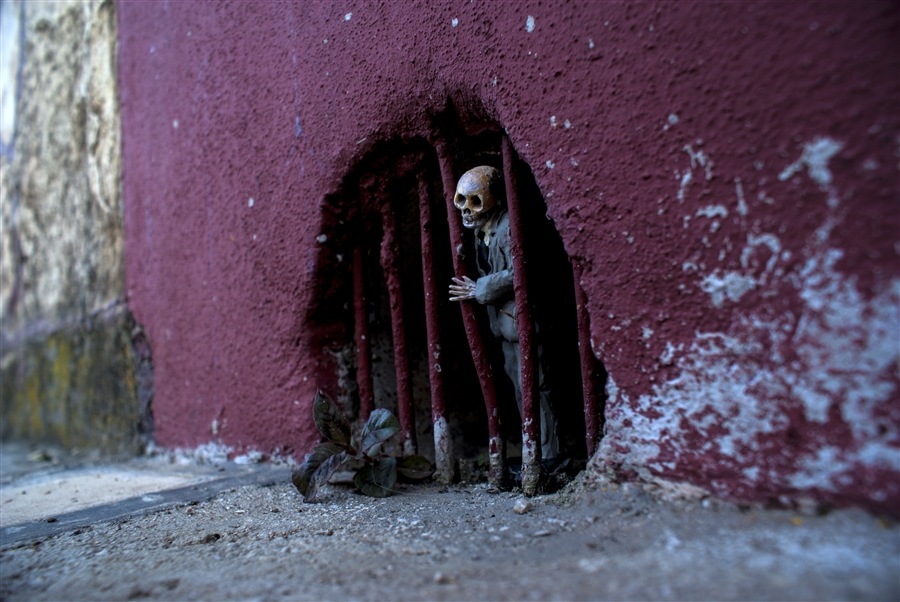 San Cristóbal de las Casas, México. Cement Eclipses -By Isaac Cordal 2013 in 8