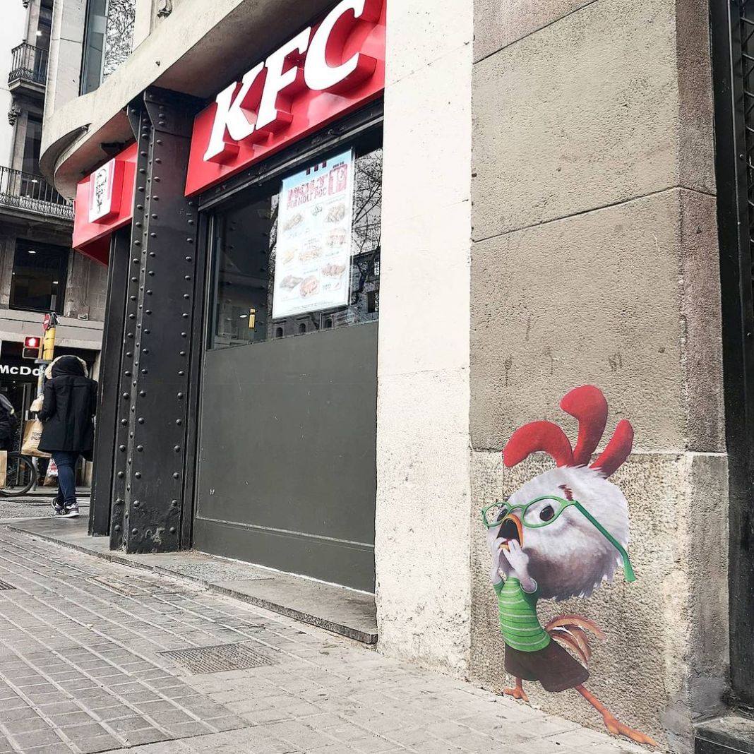 573695