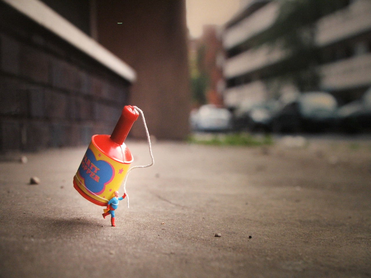 575961