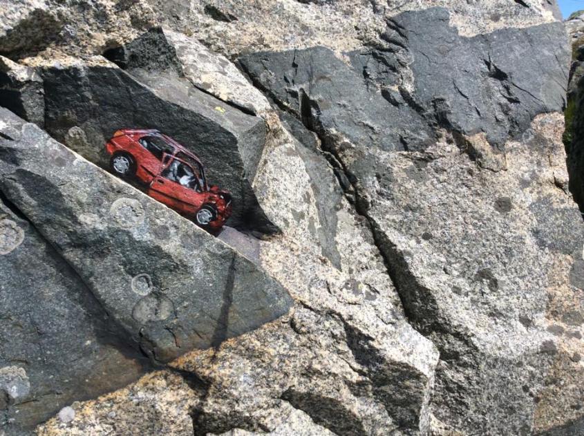 577649