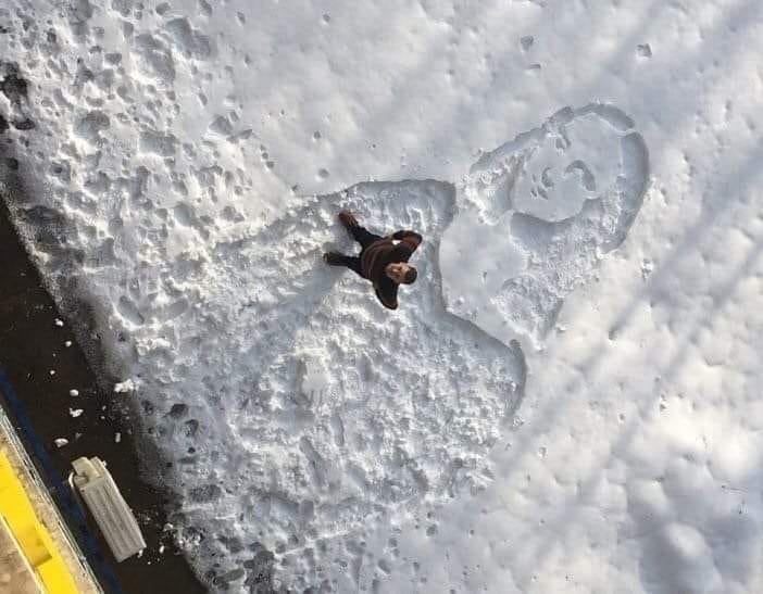 Mona Lisa drawn in the snow