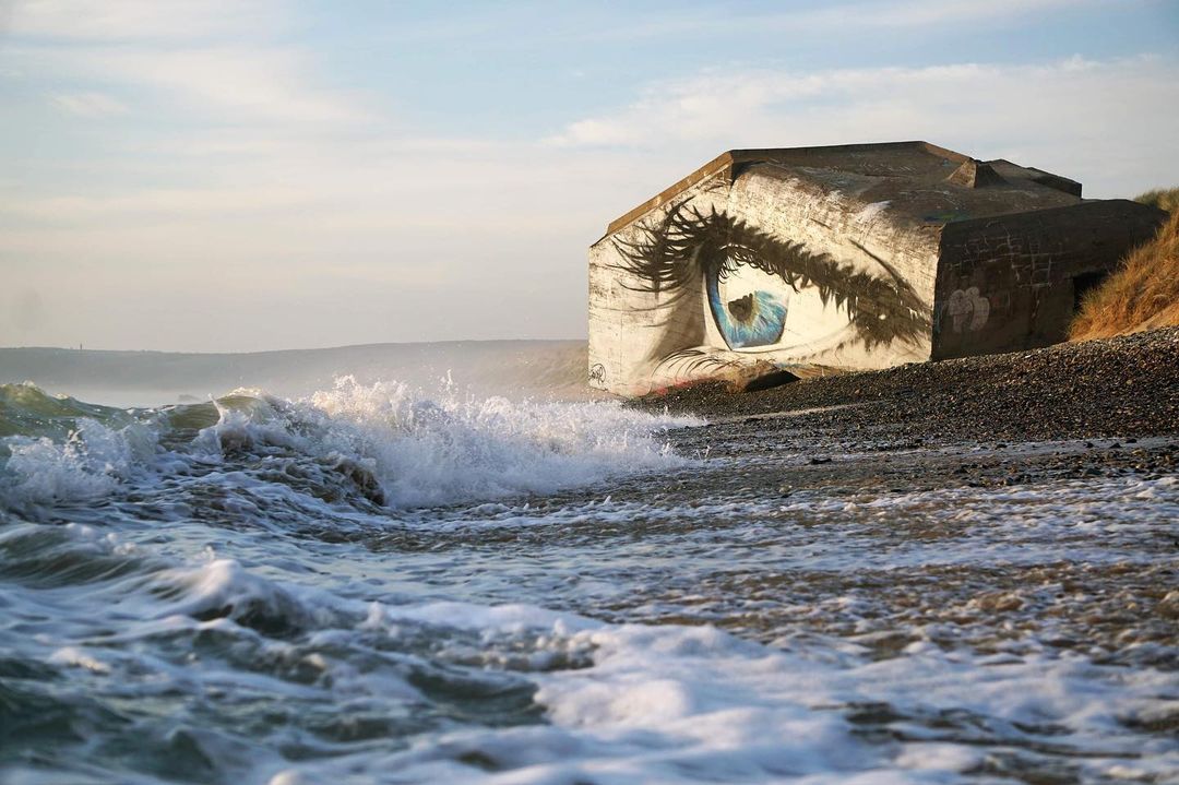 Graffiti mural by Näutil of a eye at beach in Siouville-Hague, France.
