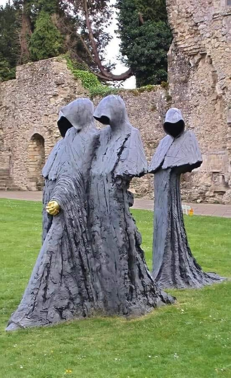 Cloister Conspiracy sculpture by Philip Jackson in Lake Nona, USA. It brings the vibrant energy of street art and graffiti into a moody, real-life 3D illusion.