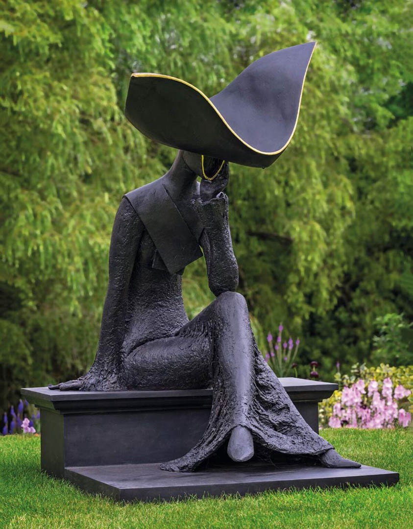 Silent Contemplation sculpture by Philip Jackson in the UK. This beautiful 3D illusion artwork sits like a 3D mural in the garden, bringing the awe of street art and graffiti to life.