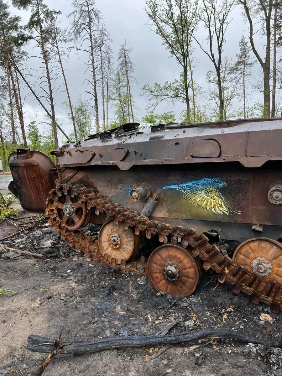 596308