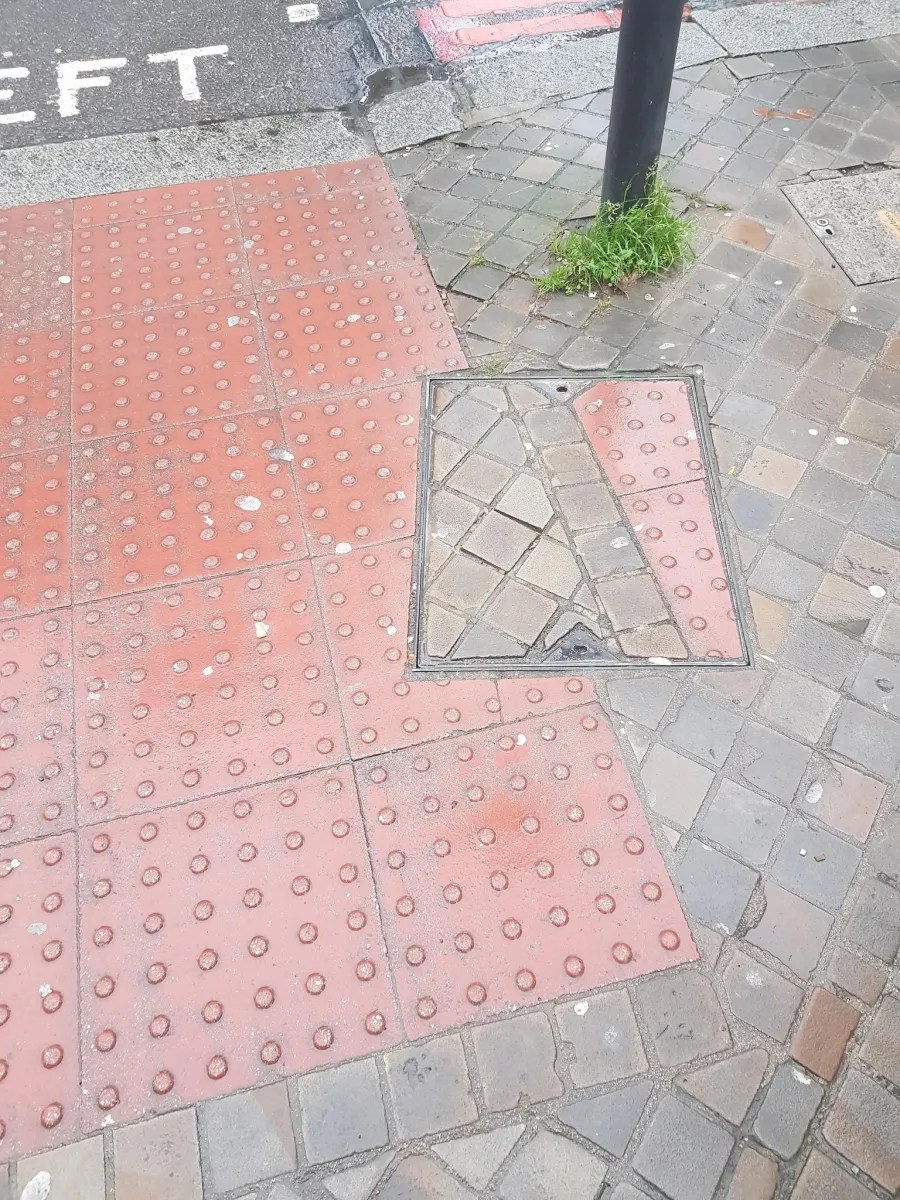 597649
