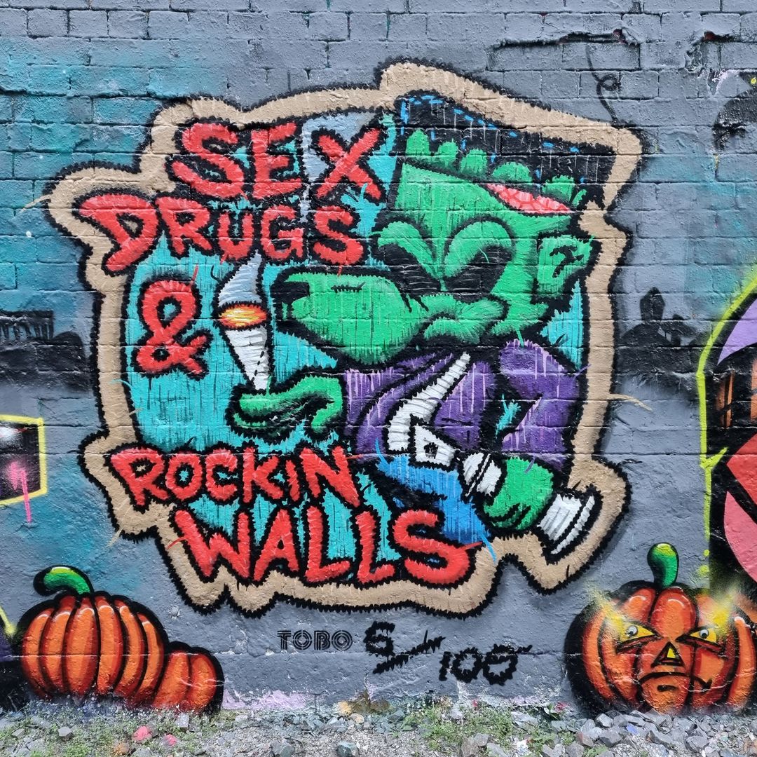 597786