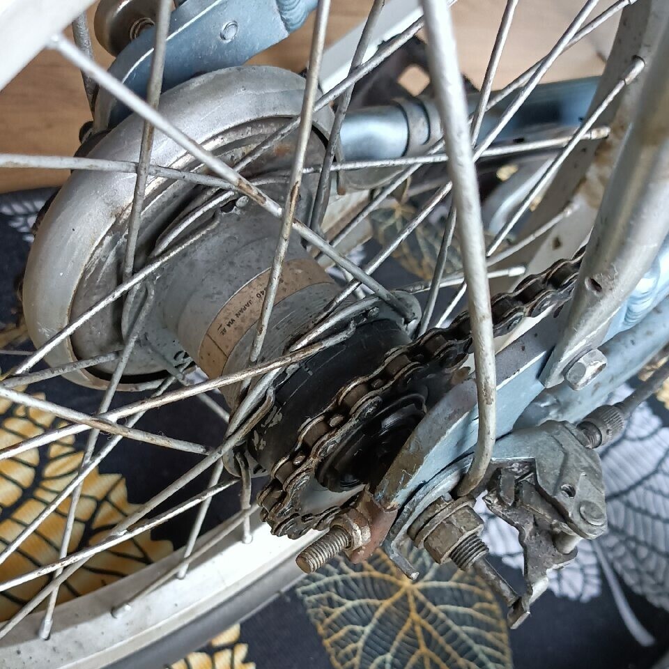 Photo of an internal gear hub on an old bike