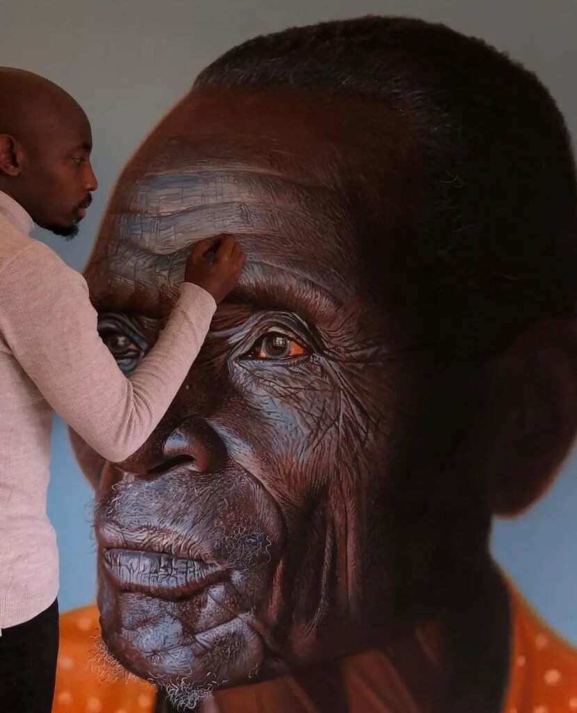 Eddy Ochieng, with his hyperealistic drawing. 