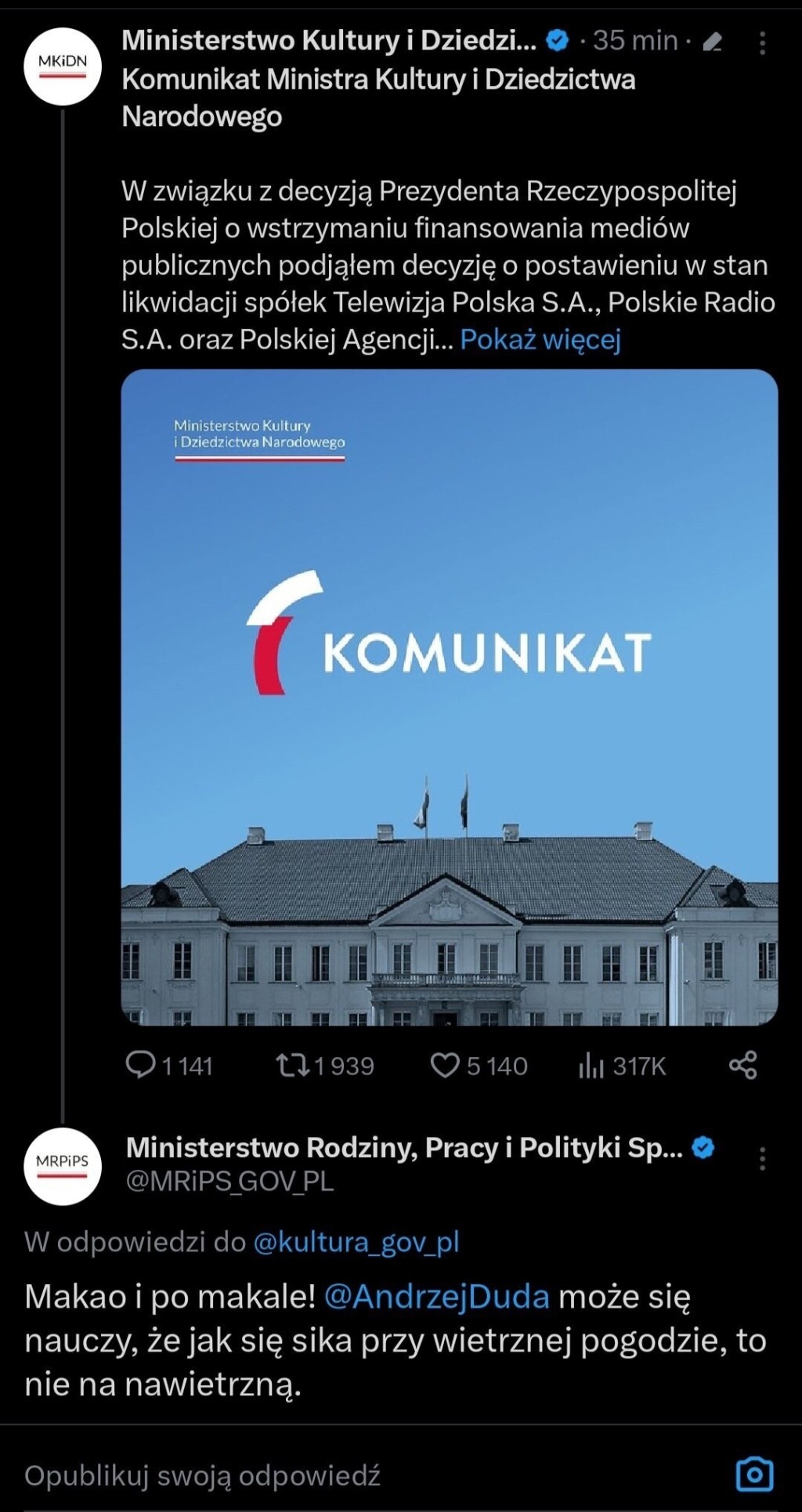 Skrin z Twittera, na górze komunikat ministerstwa kultury z informacją, że po decyzji Dudy o wstrzymaniu finansowania mediów publicznych, minister podjął decyzję o postawieniu spółek mediów publicznych w stan upadłości. 

Poniżej odpowiedź z konta Ministerstwa Rodziny, Pracy i Polityki społecznej o treści: "Makao i po makale! Andrzej Duda może się nauczy, że jak się sika przy wietrznej pogodzie, to nie na nawietrzną"