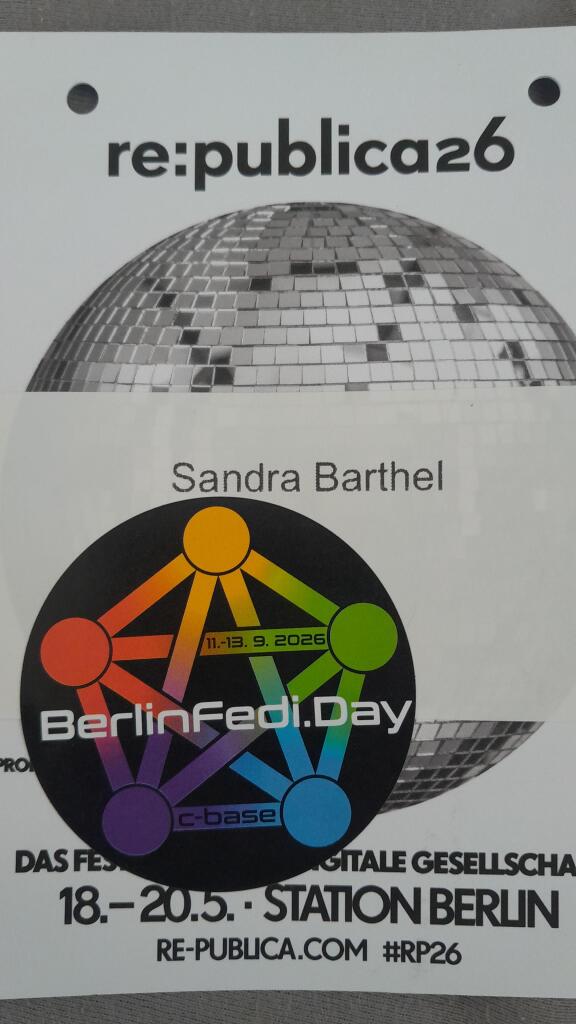 Badge der republica Mut Fediday Berlin sticker on top