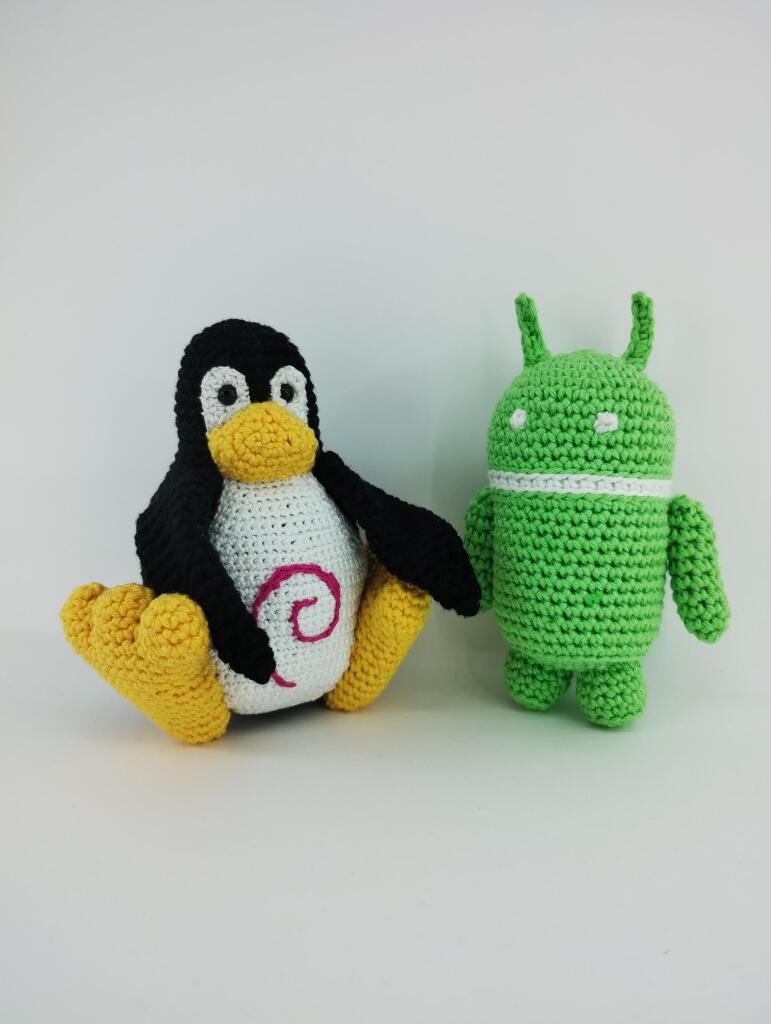 tux debian et bugdroid au crochet