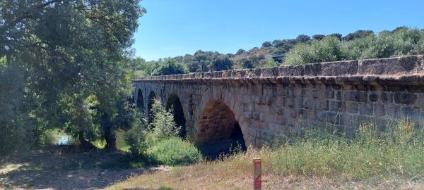 Arcos da ponte romana.