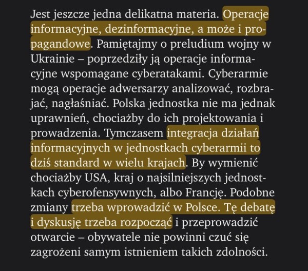 Krytycznym zagadnieniem jest prywatność obywateli. Chodzi o ochronę ludzi i ich godności, a nie o jakieś „dane osobowe”. Dane osobowe dotyczą ludzi, a ich przetwarzanie może się wiązać z negatywnymi następstwami dla obywateli. RODO chroni ludzi, nie dane. Także dlatego mamy organ zajmujący się egzekwowaniem prawa ochrony obywateli. Prezesem Urzędu Ochrony Danych Osobowych musi być osoba kompetentna w kwestiach prawnych, ale także technologicznych. Wkrótce UODO może stać się też instytucją odpowiedzialną za egzekwowanie regulacji UE o sztucznej inteligencji. Traktowanie spraw ochrony danych osobowych w kwestiach czysto prawnych i jako „RODO na papierze” nie sprawdziło się.
